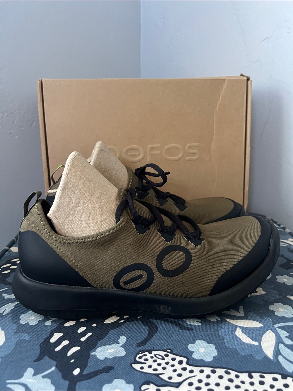 OOFOS Oomg Sport Laced Recovery Sneaker, 9